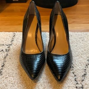Ann Taylor black leather faux snake skin heels. Size 9